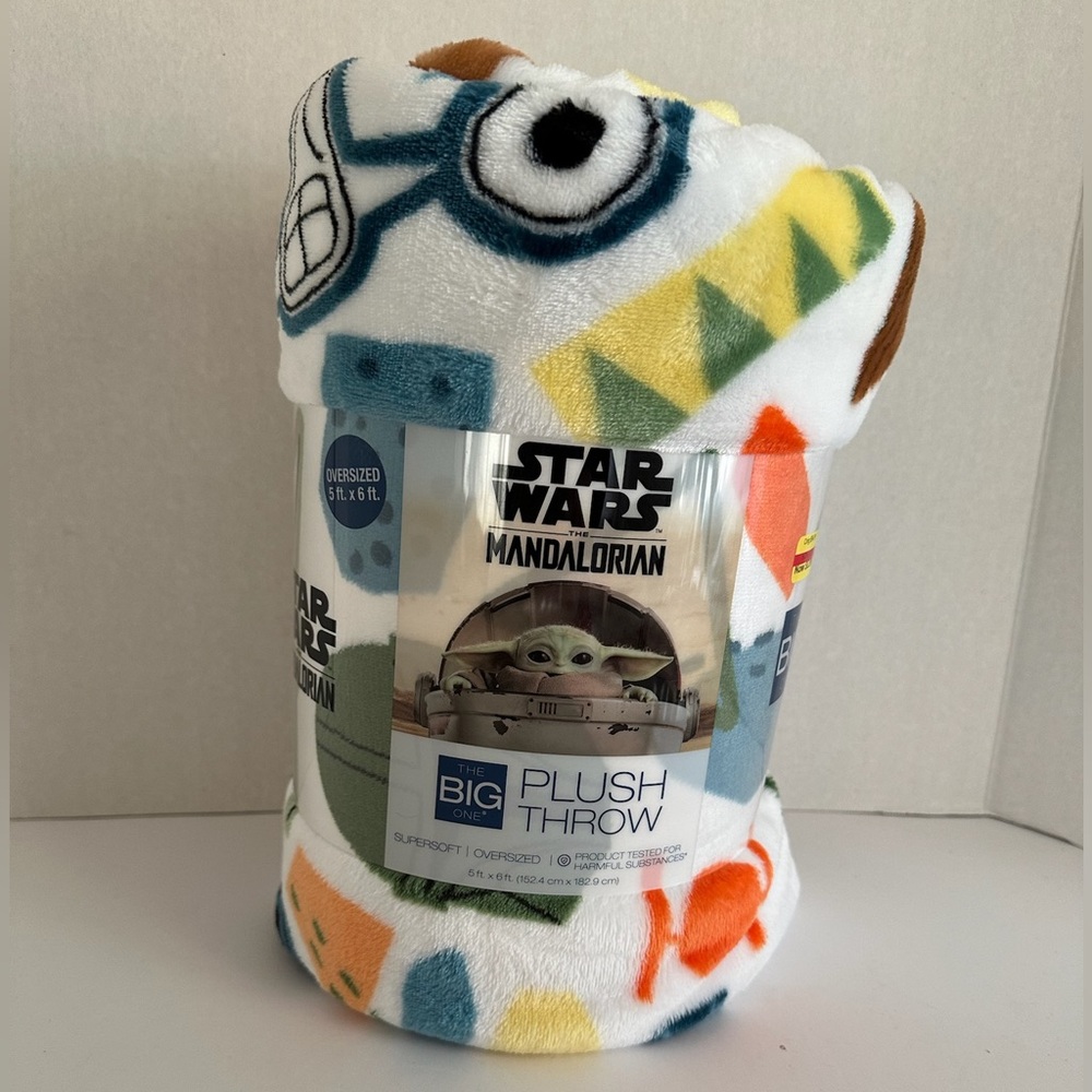 NWT Star Wars The Mandalorian Big One Plush Oversized Throw Blanket 6’x6’ Gift - Picture 4 of 4